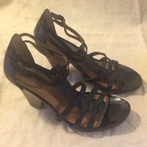 Kenneth Cole Reaction Pine Language Sandals 9.5